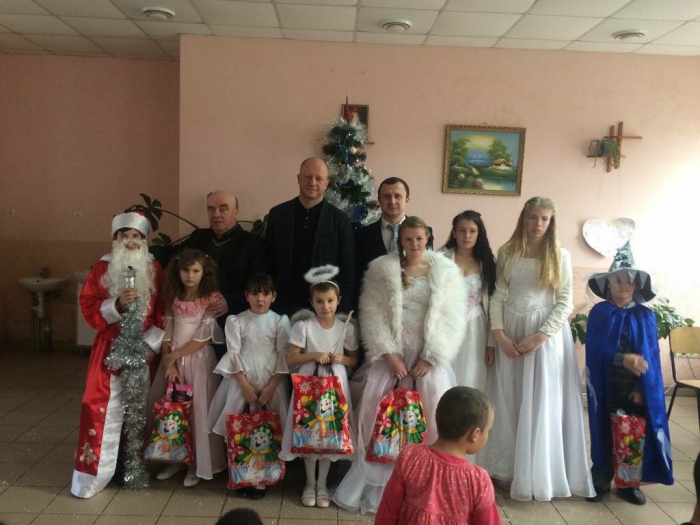 Закарпатські безпекаші у ролі Миколаїв-Чудотворців