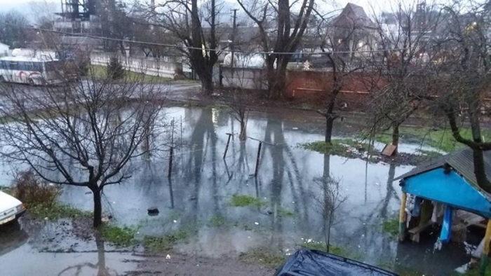 Конфуз у Перечині: каналізація хімзаводу виллялася на подвір’я місцевих мешканців