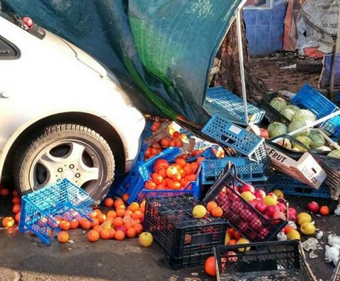 В Ужгороді дівчина автомобілем знесла торгову ятку на "Білочці"