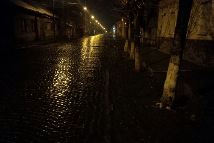 У Виноградові чоловіки силоміць відібрали у пенсіонера мобільний телефон і гроші