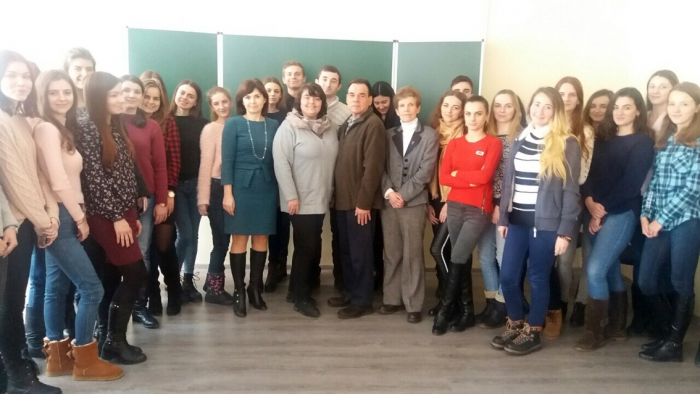 В Ужгородському університеті спілкувалися з волонтером Корпусу Миру США