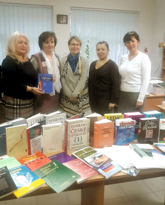 Чеське Міністерство освіти і науки підтримало свій лекторат в УжНУ найновішою літературою