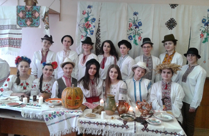 Студентки-першокурсниці влаштували в Ужгороді Андріївські вечорниці