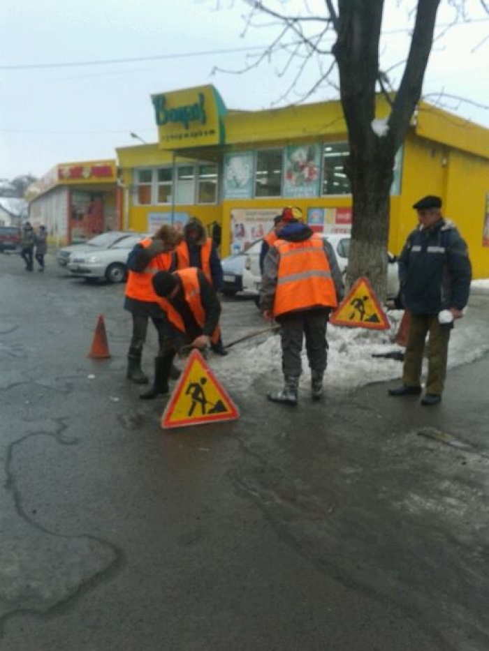 Комунальні служби Ужгорода сьогодні можуть ускладнити життя водіям і пішоходам