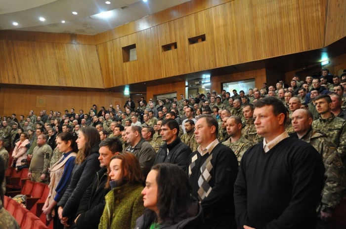 «За жертовність і любов до України» – в Ужгороді вшанували захисників Дебальцева