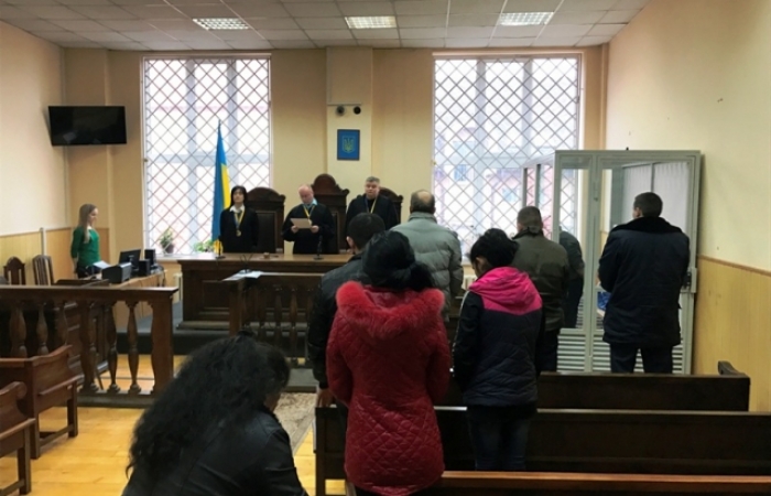 Мукачівський ромський барон із сином отримали тюремні терміни за вбивство 18-річного юнака