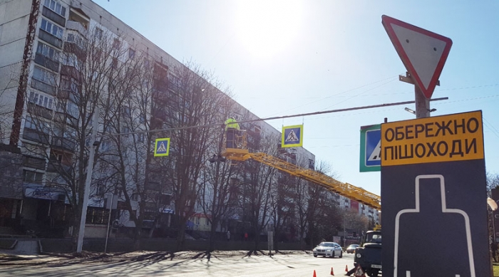 Ужгородська влада облаштувала перехід на Минайській. Тепер справа не повбиватися - за пішоходами і водіями