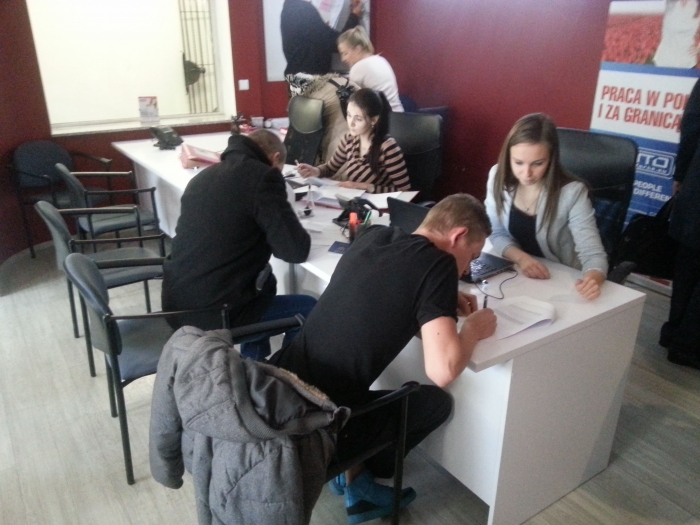 Польський ринок праці чекає закарпатців, і гроші додому легко вислати :)
