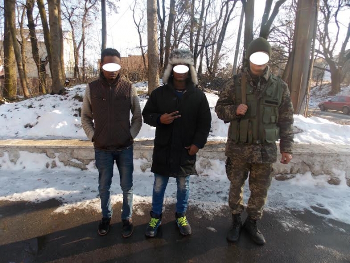 Прикордонники Закарпаття зловили суданців, які не знали, що вони роблять в Україні