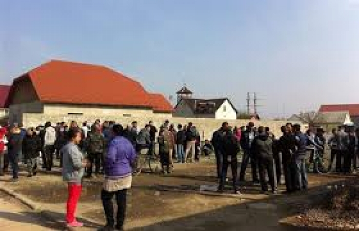 Ромський табір у Мукачеві залишився без світла через...побиття електриків