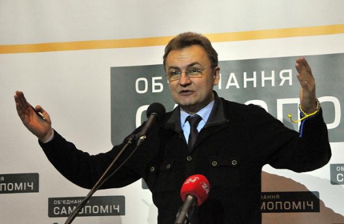 Садовий вважає, що президент не думає стратегічно із паспортами інших держав, бо Закарпаття спорожніє