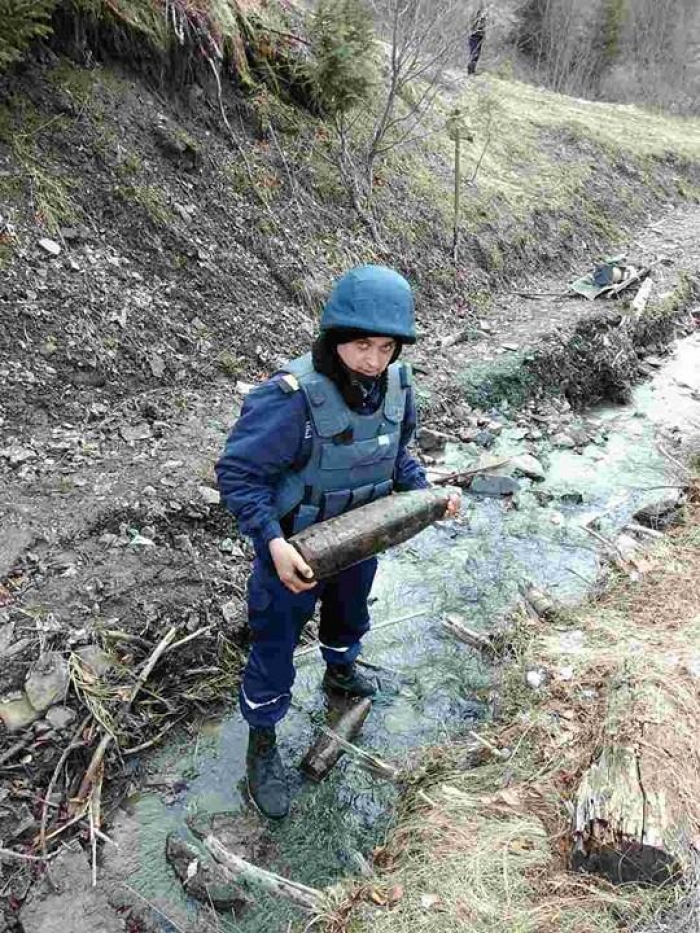 На Закарпатті замість пролісків мешканці знаходять у лісі ….міни