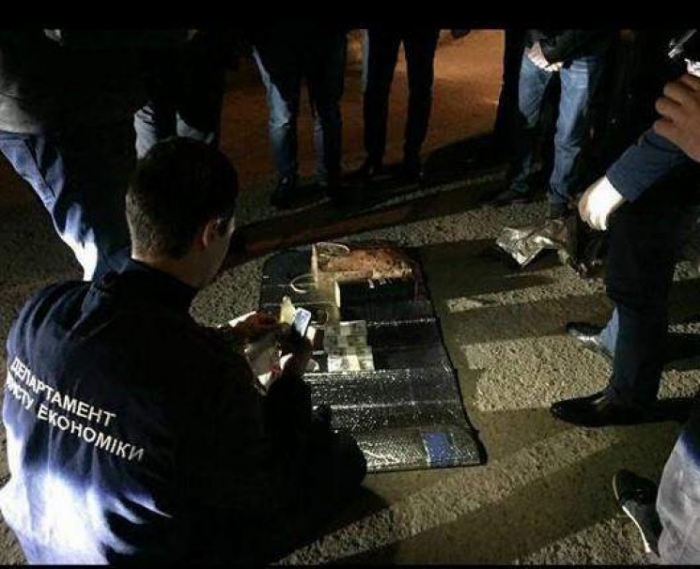 Мільйон у подарунковому пакеті, або як митники по сусідству із Закарпаттям намагалися відкупитися від оперативників