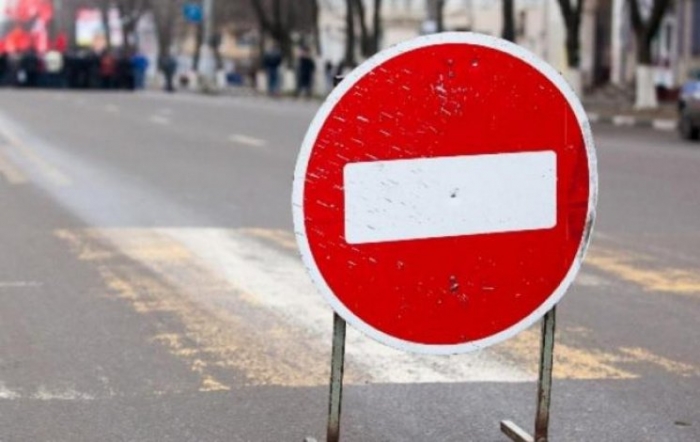Через "водну" аварію в Ужгороді ускладнений рух автотранспорту
