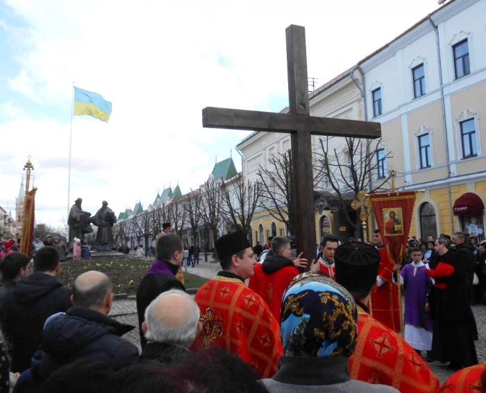 Хода вірників пройшлася "хресною дорогою" у місті над Латорицею