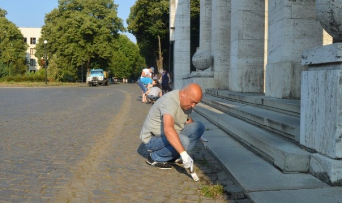 Москаль очолить толоку та разом із працівниками ОДА чиститиме площу Народну