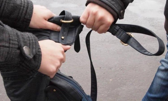 На Виноградівщині крадії спокусилися на сумочку з грошима та банківськими картками