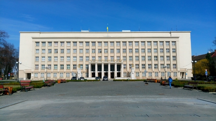 У головній будівлі Закарпаття сьогодні теж вимкнуть світло – долучаються до всесвітньої акції