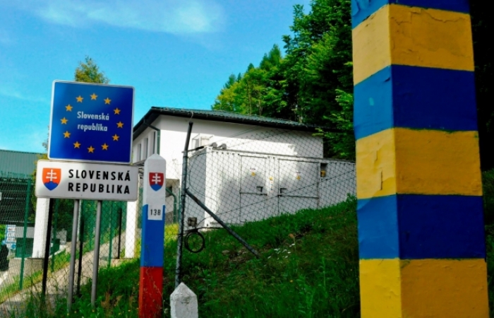 Контрабандисти на кордоні зі Словаччиною модернізуються: возять бурштин і застосовують повітряні сили