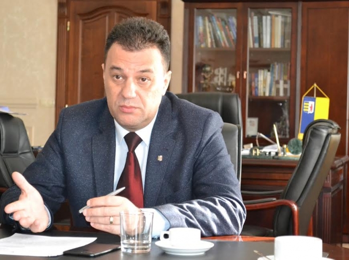 Закарпатська облрада скликає позачергове пленарне засідання – звертатимуться до Порошенка