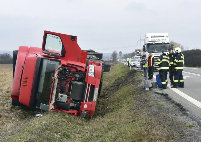 В Словаччині перевернувся каміон із Закарпаття