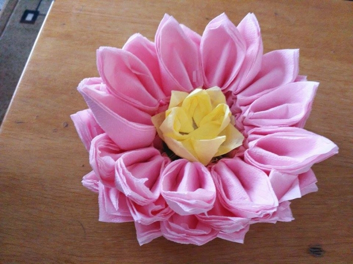 Майстер-клас з виготовлення прикрас з серветок відбувся в Ужгородській ЦМБ