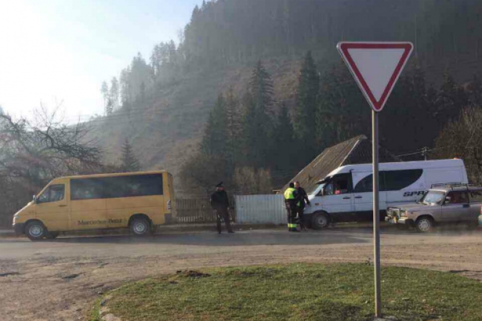 Міжгірщину "прошерстили" на предмет дотримання "автобусниками" правил перевезення пасажирів