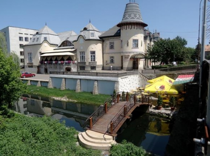 Великодня ніч "відзначилася" стріляниною у закарпатській "Золотій паві"