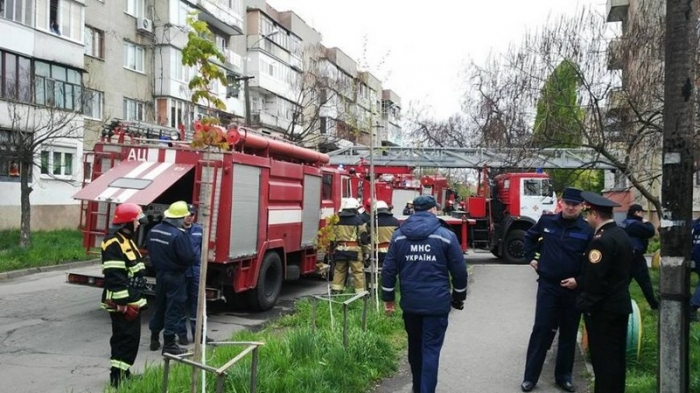 Переляканих виттям сирен автівок купи спецслужб мешканців Ужгорода заспокоювали як могли!