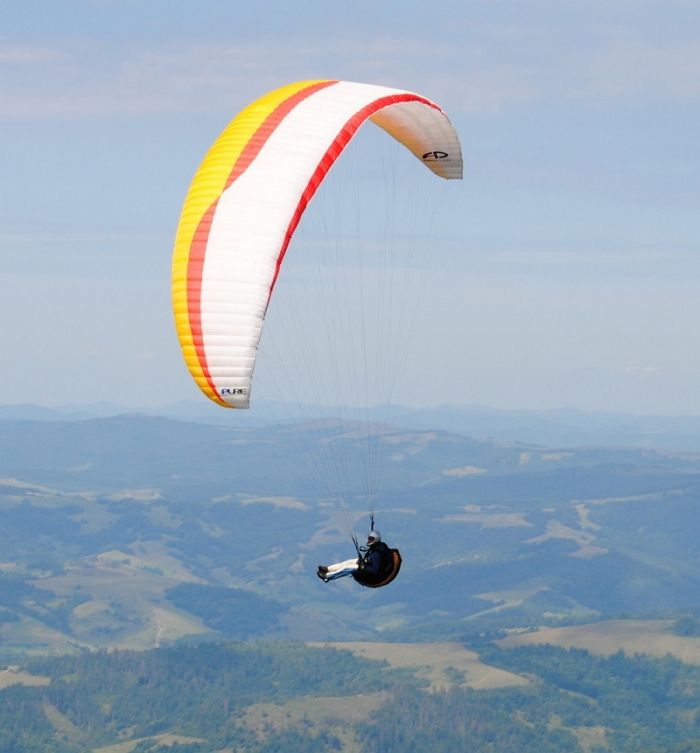 Як угорець на параплані в Україну прилетів