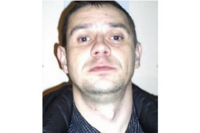 Увага! Якщо Ви бачили цього чоловіка, негайно дзвоніть "102"!