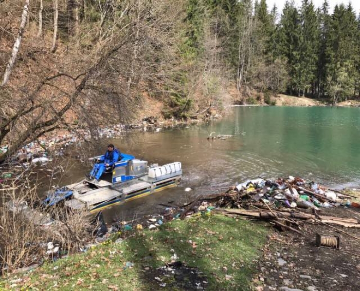 На Хустщині почалося масштабне очищення Вільшанського водосховища від "ганьби Закарпаття" — додано ВІДЕО