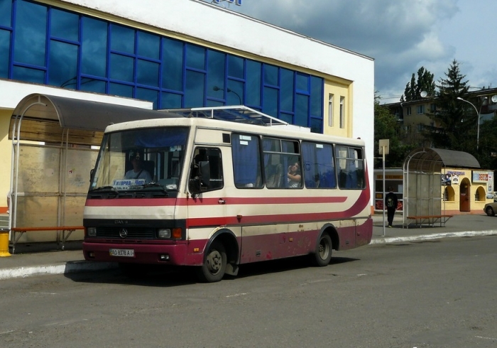 Щоб кожен встиг посвятити: як на Великодні свята їздитимуть закарпатські автобуси