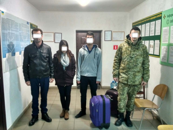 Пильність закарпатських прикордонників завадила потрапити у Словаччину трьом "фальшивим" туркам