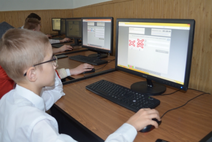 До обласного конкурсу юних інспекторів руху ужгородські школярі готувалися в територіальному сервісному центрі