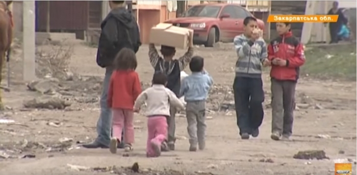 Мукачево позбавляє матерів "дитячих" грошей