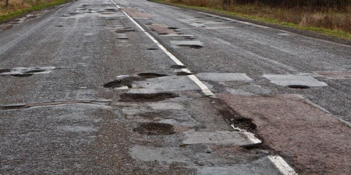 Немає грошей: стан автодоріг Закарпаття погіршується з кожним роком