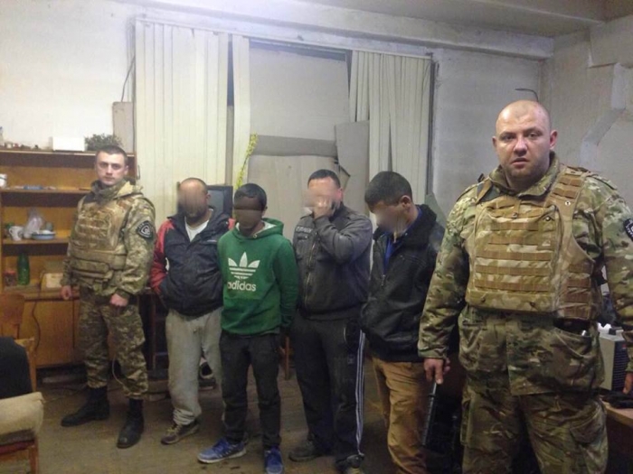 Чотирьох злодіїв "на гарячому" зловили  в Ужгороді працівники приватної охороннї фірми