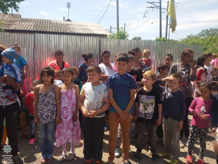Ужгородські патрульні провели для ромів відкриту лекцію про безпеку