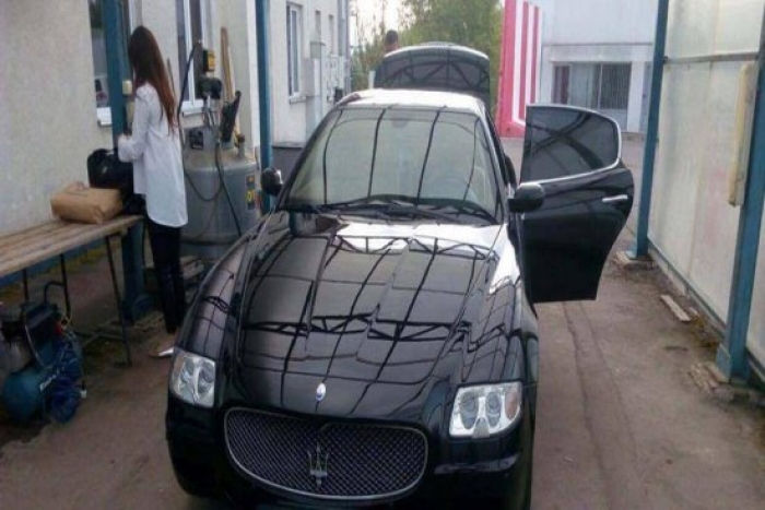 Митних посадовців Закарпаття за "партійну" валютну контрабанду притягнуть до суду