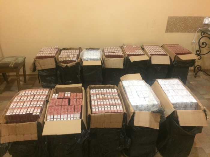 Закарпатські прикордонники запобігли контрабанді в Румунію 27 ящиків сигарет