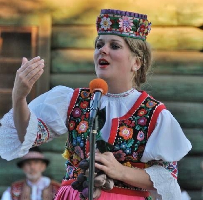 Закарпатське село, віддалене від "великого шляху"