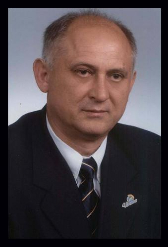 Нехай буде йому земля пухом...