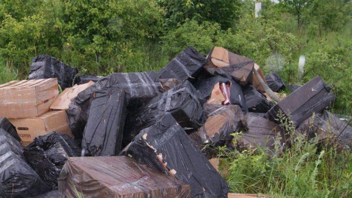 Біля кордону з Румунією його стражі знайшли п’ять "нічийних" ящиків контрабандних сигарет
