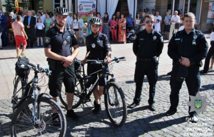 В Ужгороді поліцейські на велосипедах інспектують парки, набережні та центр міста