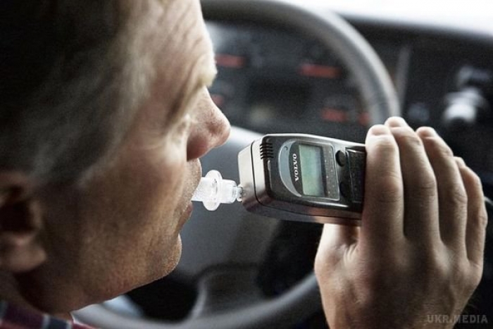 П’яні водії на Закарпатті "хвацько" кермують автівками і скутерами, доки не натраплять на патрульних...