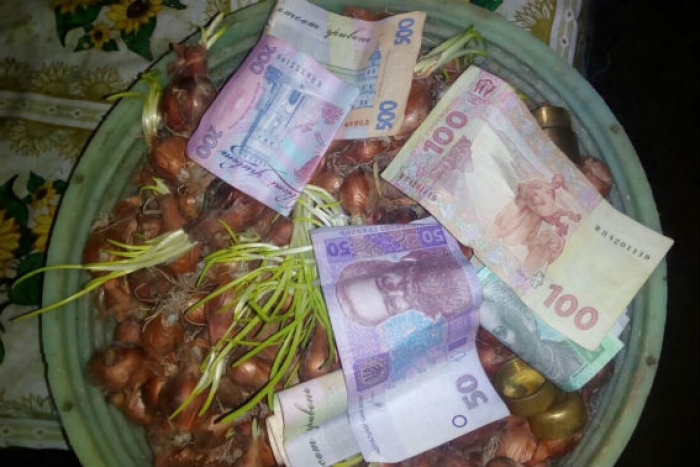 На Мукачівщині хлопчина до тітки просто так не заходив – вкрав майже 7000 гривень