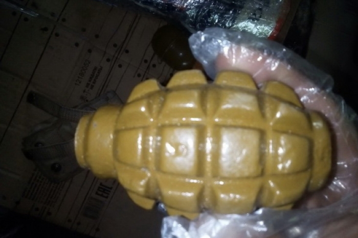 На Рахівщині чоловік ховав боєприпаси та вибухівку під мостом