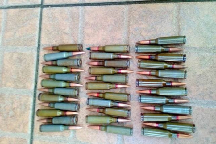 Поліція затримала мукачівця з повними кишенями патронів до автомата