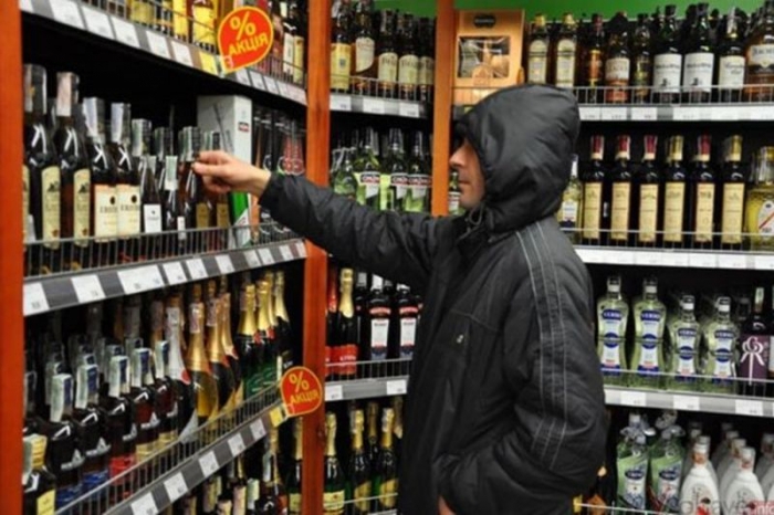 За крадіжку пляшки елітного коньяку закарпатцю "світить" одне з трьох покарань